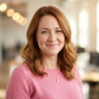 Emily Watson, manažerka zákaznického servisu v Ohnisko Tradevo